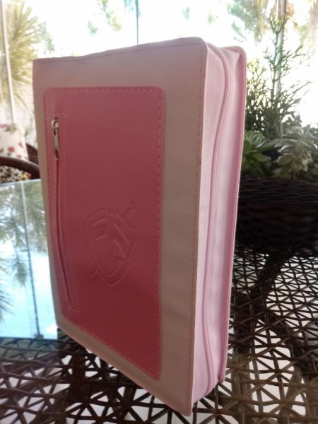 Capa Ziper Tamanho Medio Para Biblias de Estudo Pink O Senhor e o Meu Pastor (Capa Com Porta Acessor